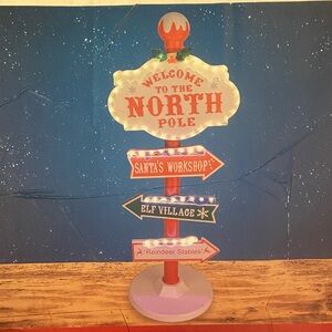 North Pole Christmas Sign WIth Lights